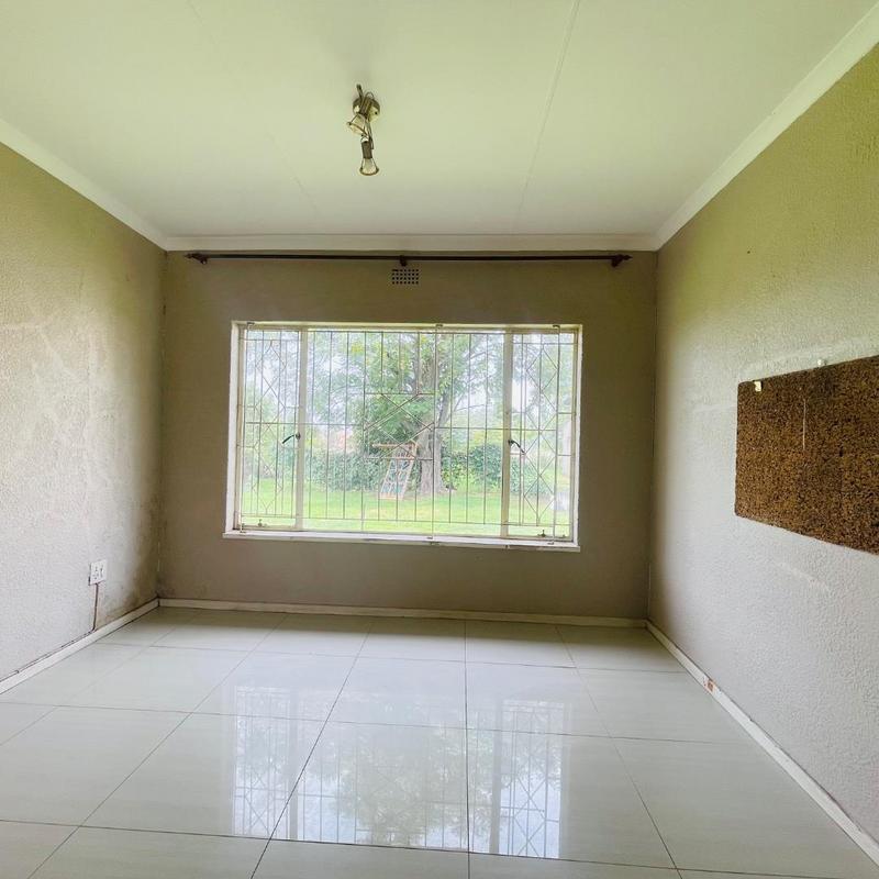 7 Bedroom Property for Sale in Golf View North West